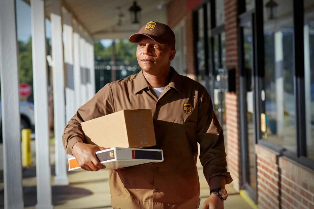 Các gói dịch vụ của UPS giúp khách hàng gửi hàng nhanh chóng.
